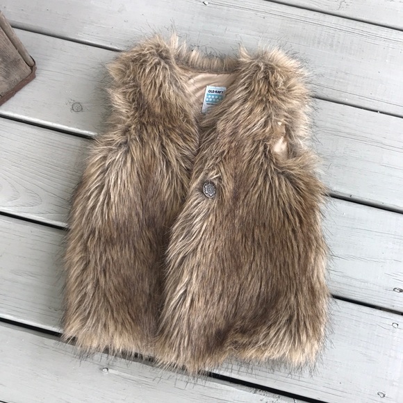 Old Navy Other - Toddler’s Cute as a button Faux Fur Vest